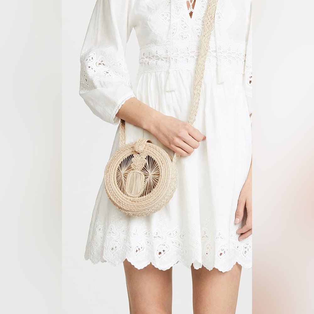 Beautiful KAANAS woven circle crossbody purse beach bag w pineapple.  Fr Shopbop